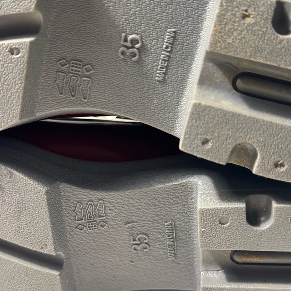 Chic Red Waterproof Rain Boots – Size 4-4.5 (EU 35) Stylish & Functional - Picture 10 of 11